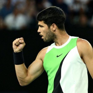 爱游戏中国官网-解锁大满贯全四强！阿卡三盘横扫本土一哥，生涯首进澳网半决赛